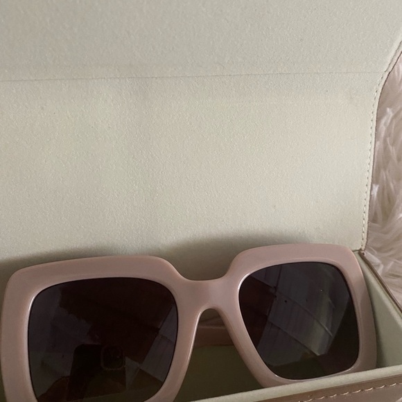 Burberry Sunglasses - Picture 5 of 8